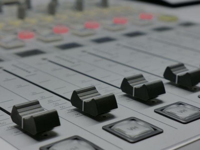 Fréquence d'échantillonnage : choisir entre 44,1 kHz et 48 kHz Fréquence d'échantillonnage : choisir entre 44,1 kHz et 48 kHz