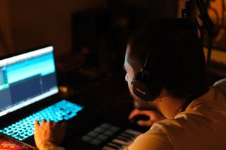 Faut-il payer la Sacem pour une musique libre de droit ?